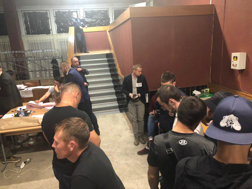 В Петербурге подсчет голосов охраняет полиция в броне: хронология событий