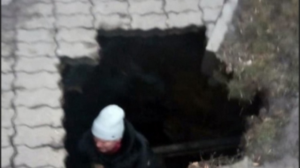 Жительница Белгородской области провалилась сквозь тротуар