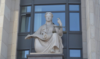 Экс-начальнице почты на севере Петербурга дали 7,5 года за коррупцию