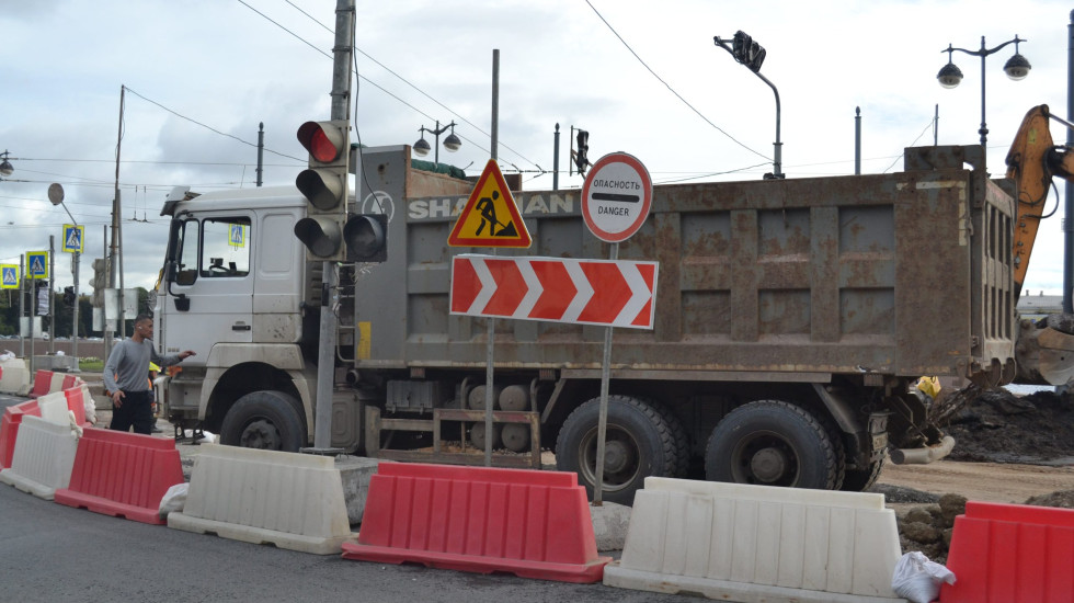 Начался ремонт двух магистралей на Васильевском острове