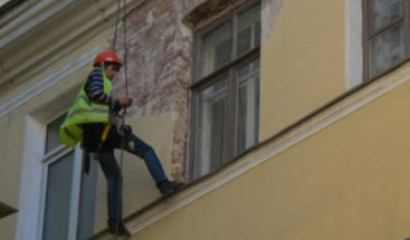 «Капремонт» фасада на улице Мира оказался повсеместно дефектным