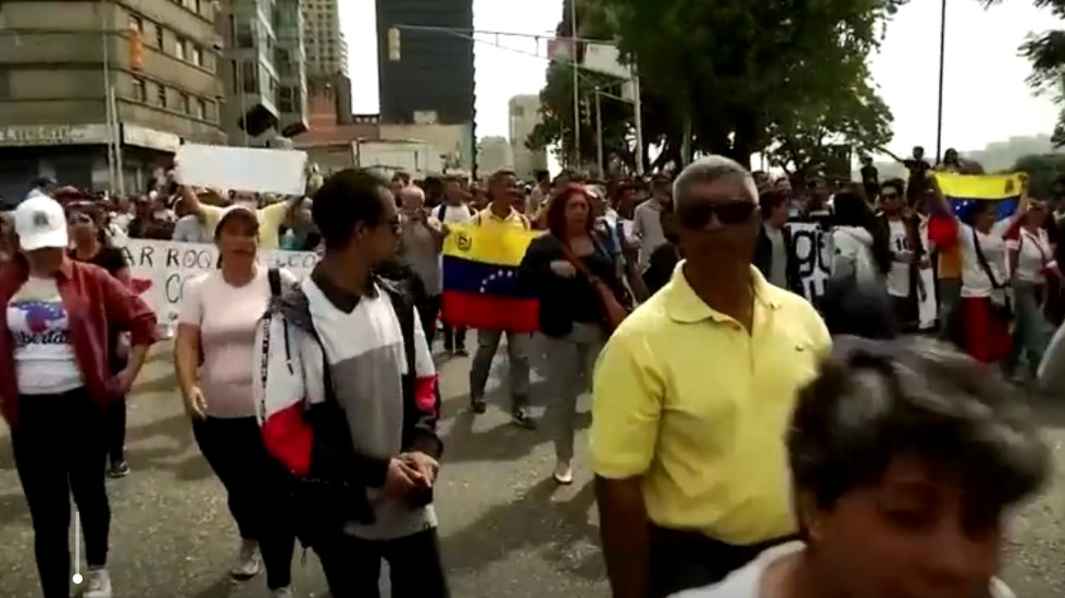 Инфляция боливара толкнула Венесуэлу на марш пустых кастрюль