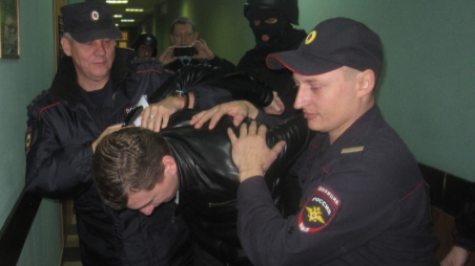 Верховный суд: нельзя держать под стражей только по тяжести обвинения