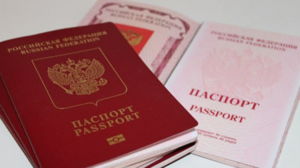 Большинство россиян не готовы менять паспорта на электронные