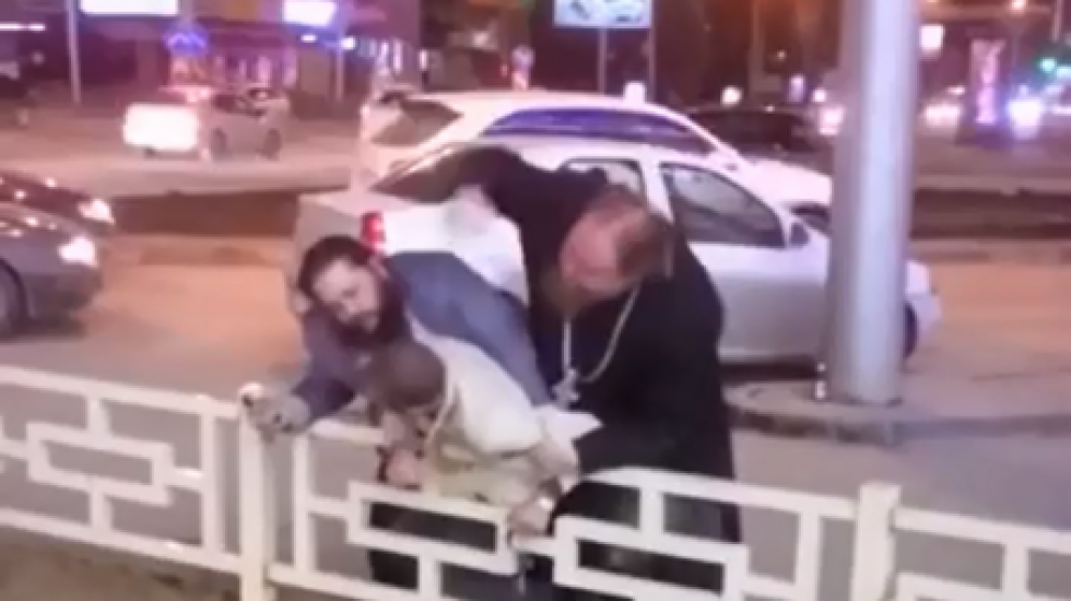 Видеоролики недели: церковная взбучка и хор Дворковича в бизнес-джете