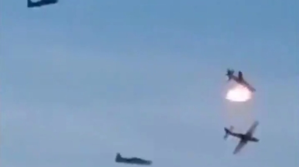 Военные самолеты Колумбии столкнулись в воздухе