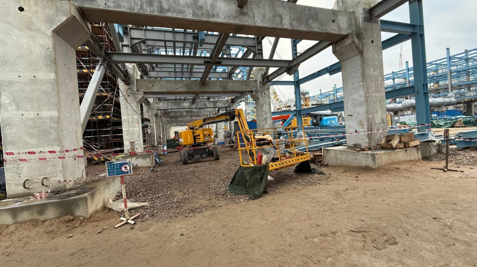 На стройке в Усть-Луге погиб сварщик