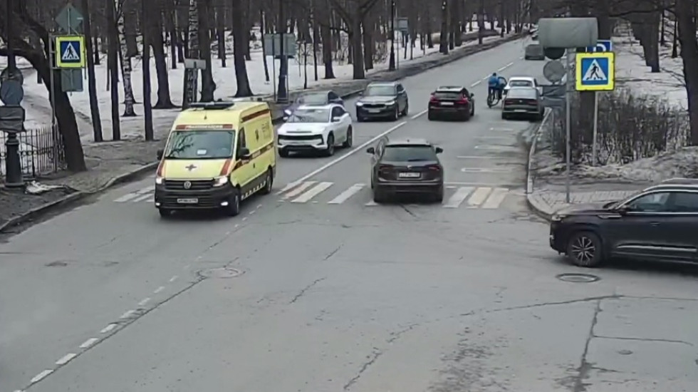 В Петербурге расследуют смерть велосипедиста на Крестовском проспекте