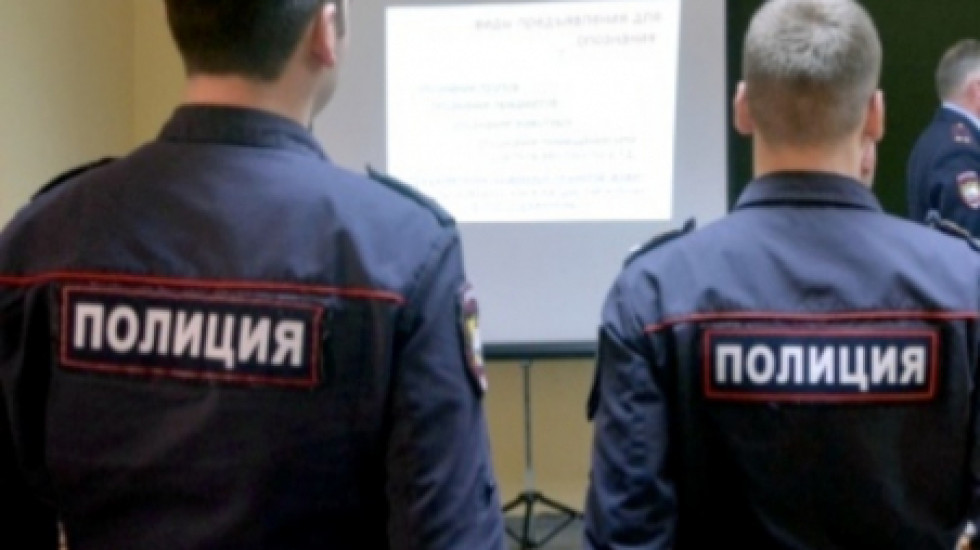 В Петербурге девушке грозит 5 лет тюрьмы за попытку ударить старшего участкового