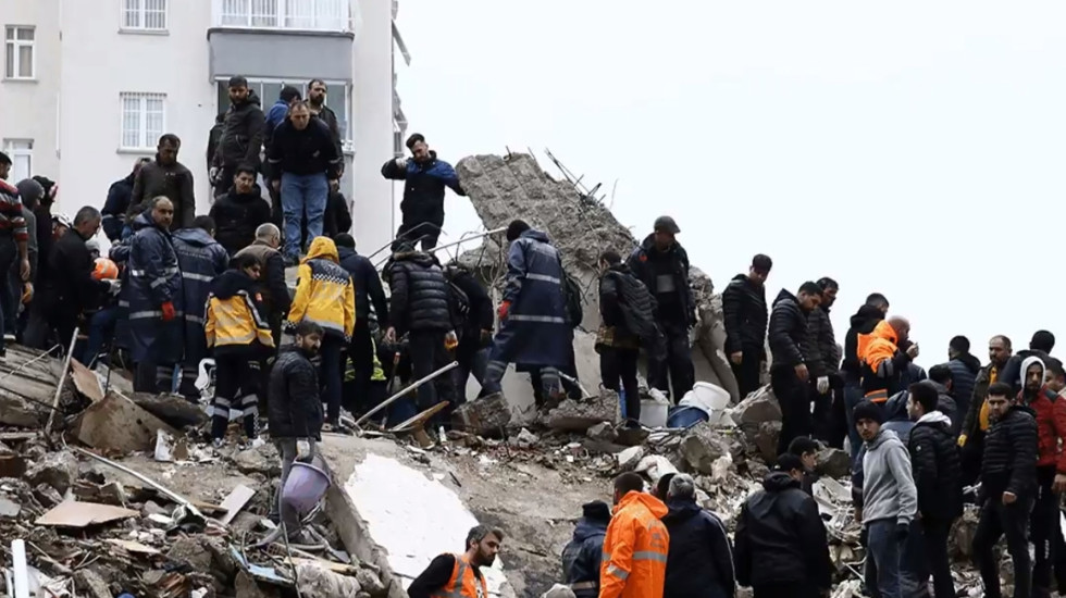 Число жертв землетрясений в Турции и Сирии превысило 4 тысячи человек