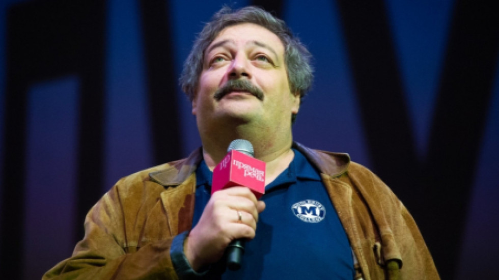 Дмитрий Быков тронут хлопотами своих трех жен