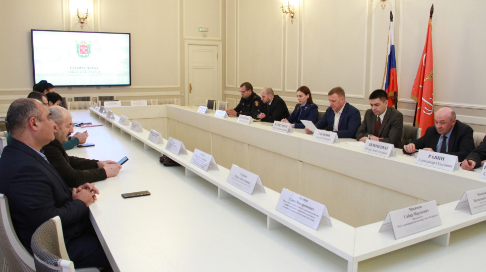 Петербургское стремление к единству в многобразии