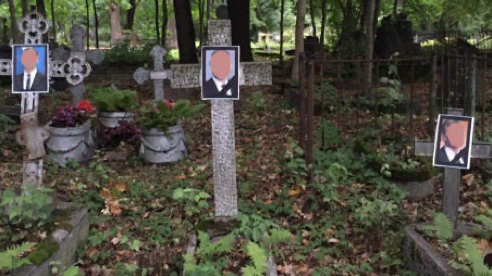Полиция сочла портреты Путина и Пескова надругательством над усопшими