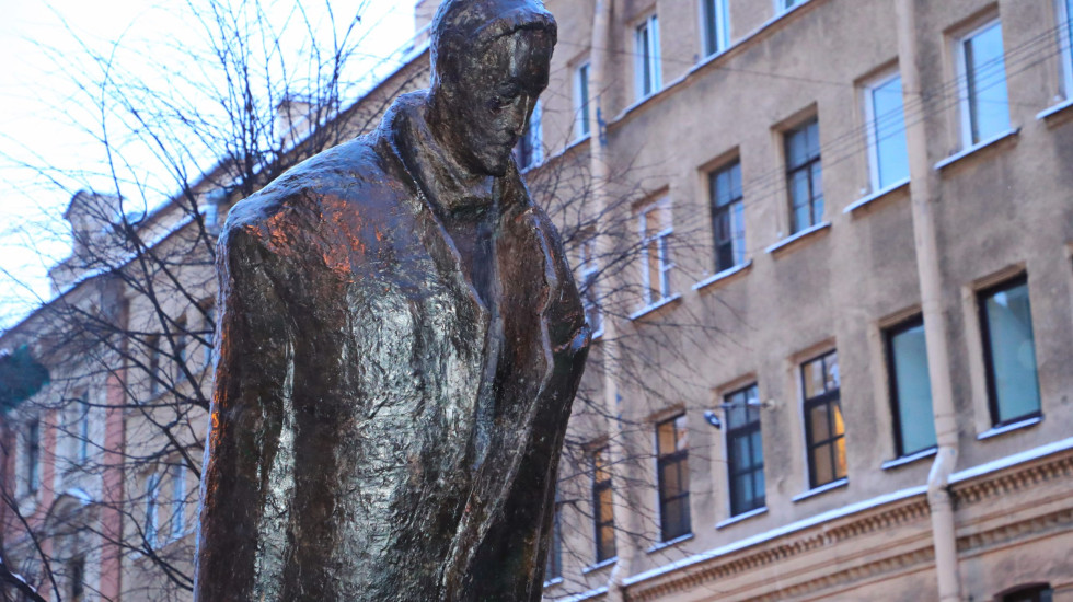 В Петербургской Коломне открыли памятник Блоку