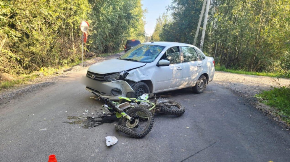 Подростки на мотоцикле попали в ДТП в Ленобласти