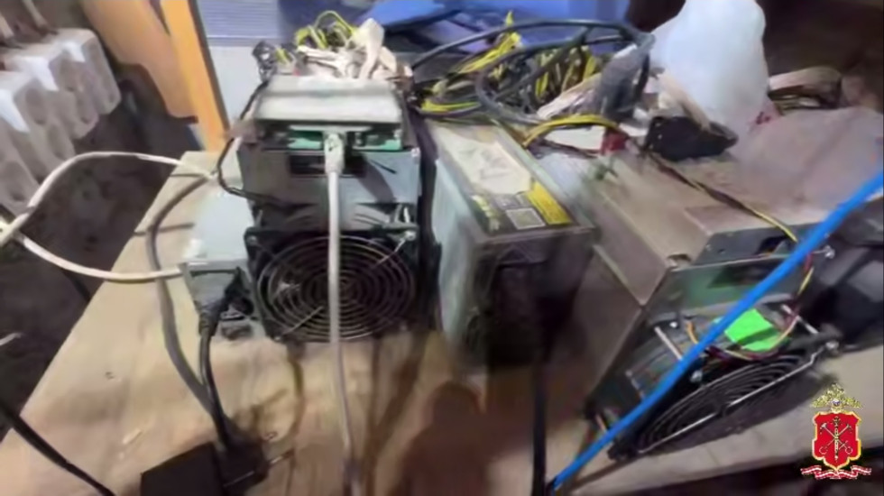 У кочевого племени под Петербургом нашли майнинг-ферму