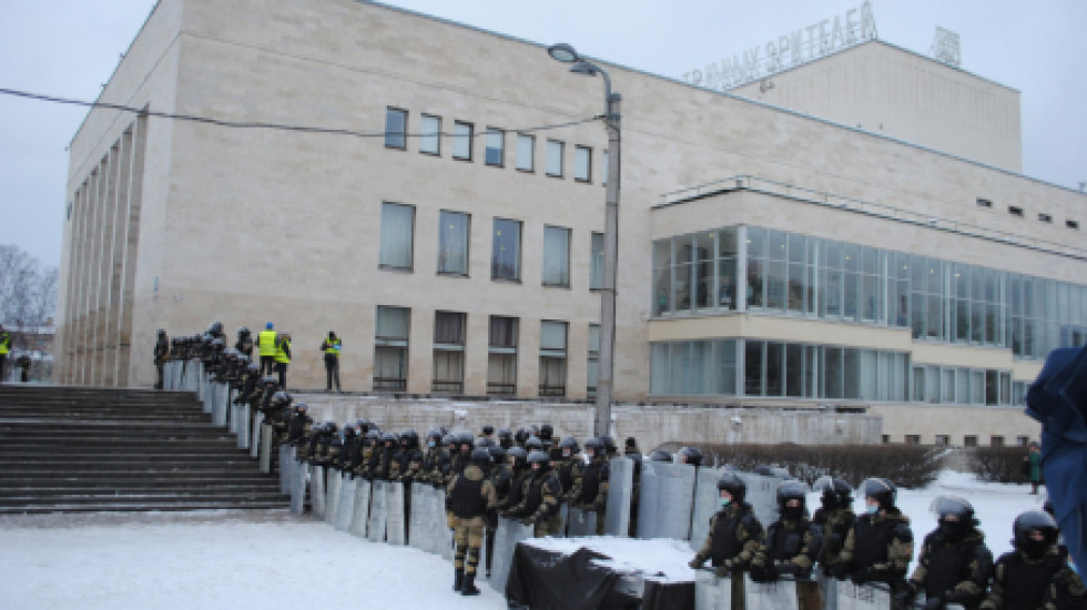 Воскресное шествие в Петербурге завершилось у ТЮЗа