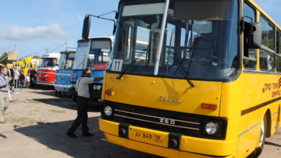 В Купчино и на Гражданке за день сняты с маршрутов восемь автобусов