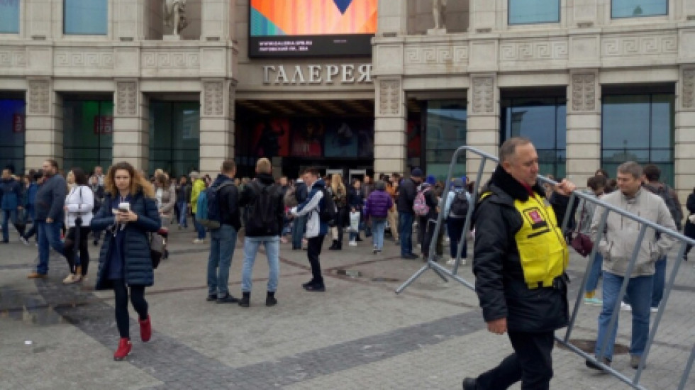 В Петербурге эвакуировали «Галерею» и еще несколько торговых центров
