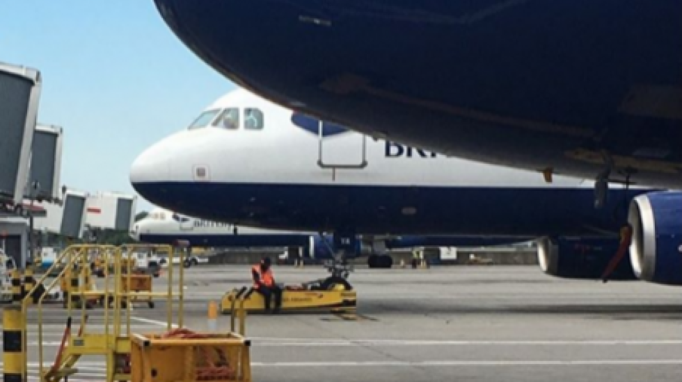 В аэропорту Хитроу ребенок без билета обошел проверку и попал на борт самолета