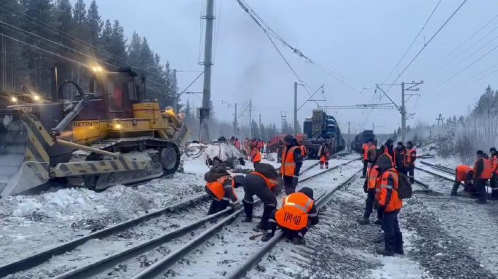 Поезд № 11 прибыл в Петербург после аварии