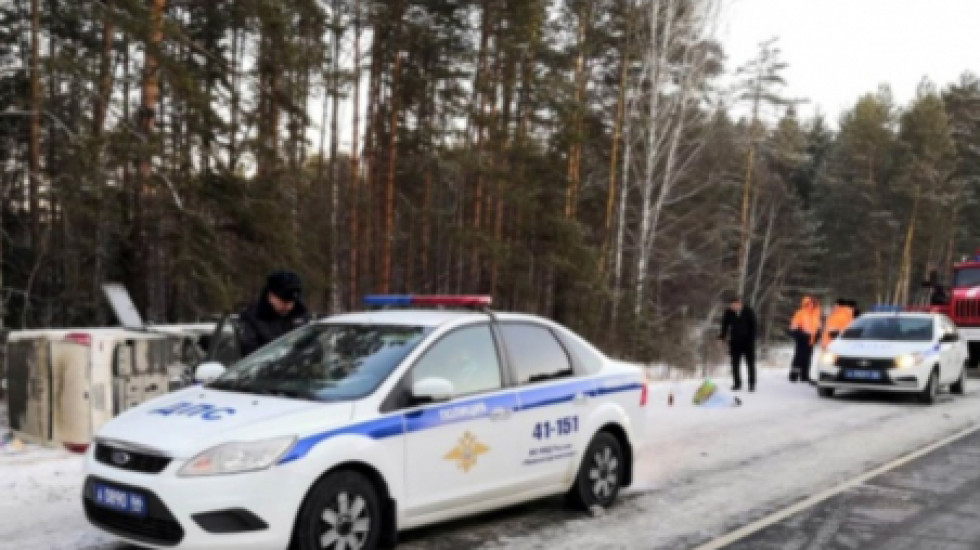 В Свердловской области автобус с сонным водителем ушел в кювет