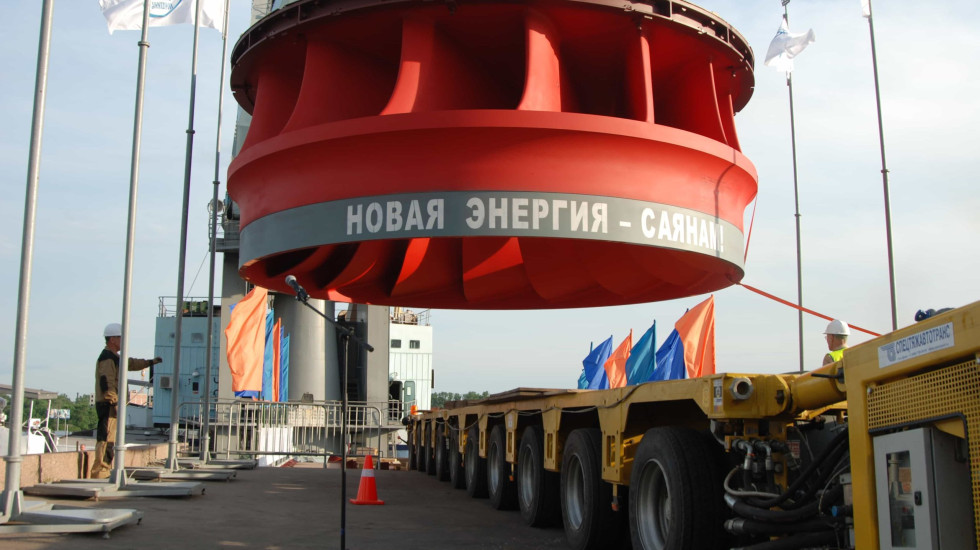 Энергомонтажной фирме не дали зажать оплату учебных отпусков