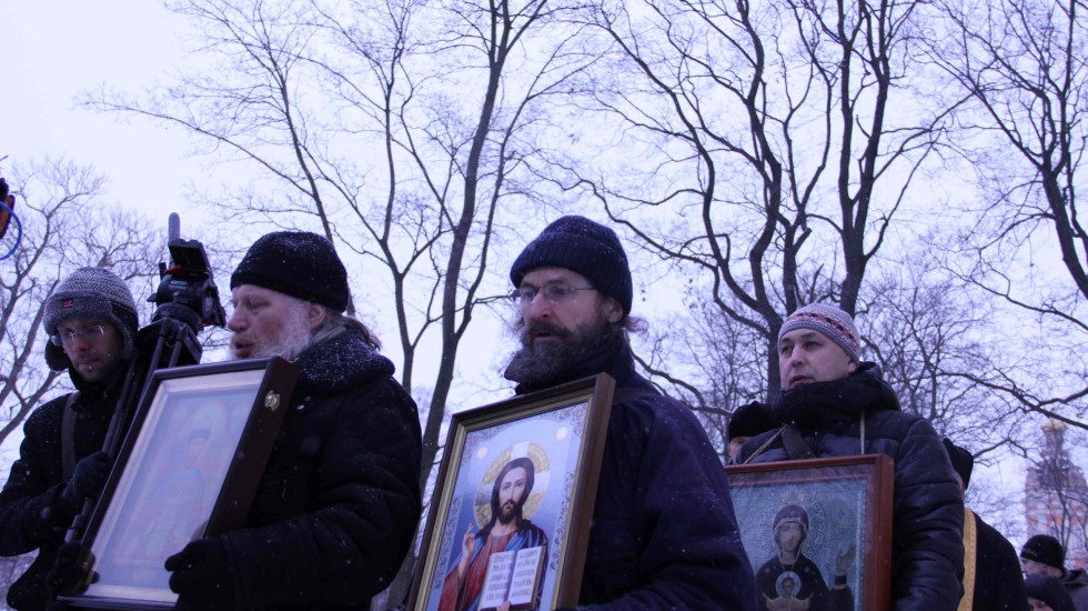 Верующие призвали власть выдать тело Навального* семье