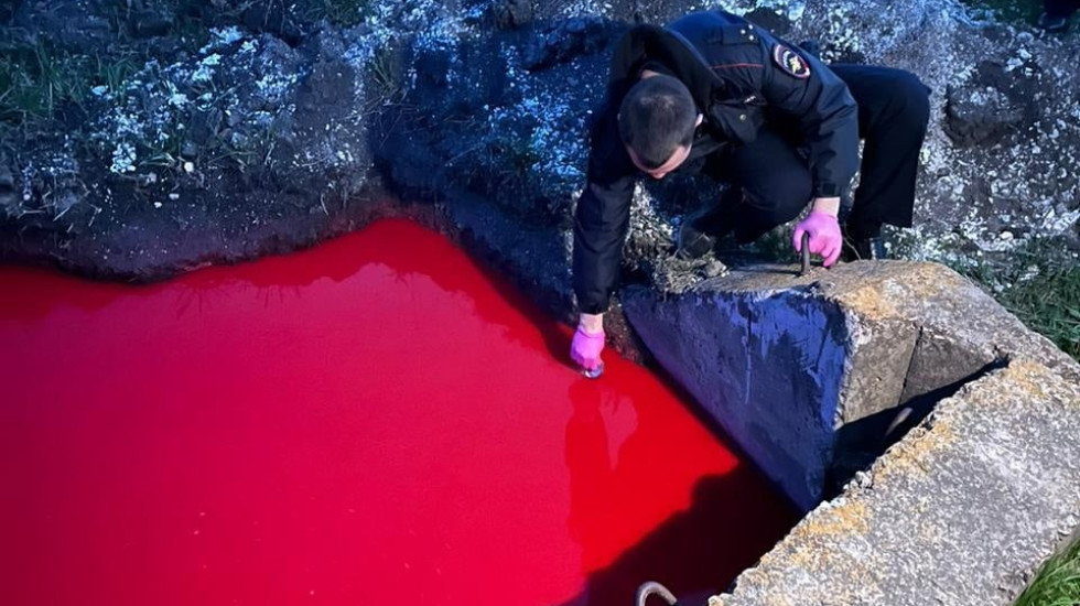 Белгородские власти нашли источник красных водоемов
