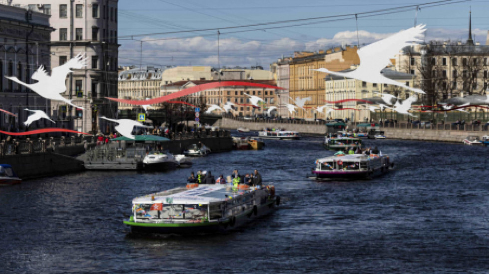 «Бессмертная флотилия» прошла по рекам Петербурга: фоторепортаж