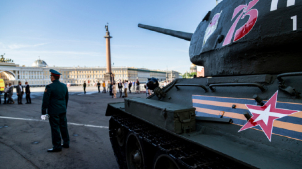 Парад Победы на Дворцовой площади: фоторепортаж