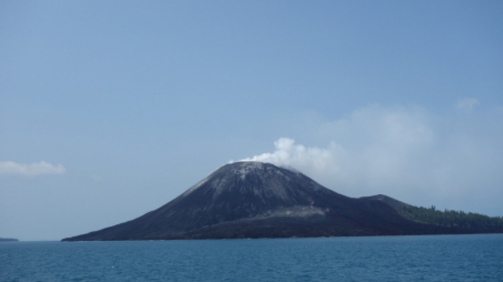 Вулкан «Дитя Кракатау» поднял цунами стометровой высоты