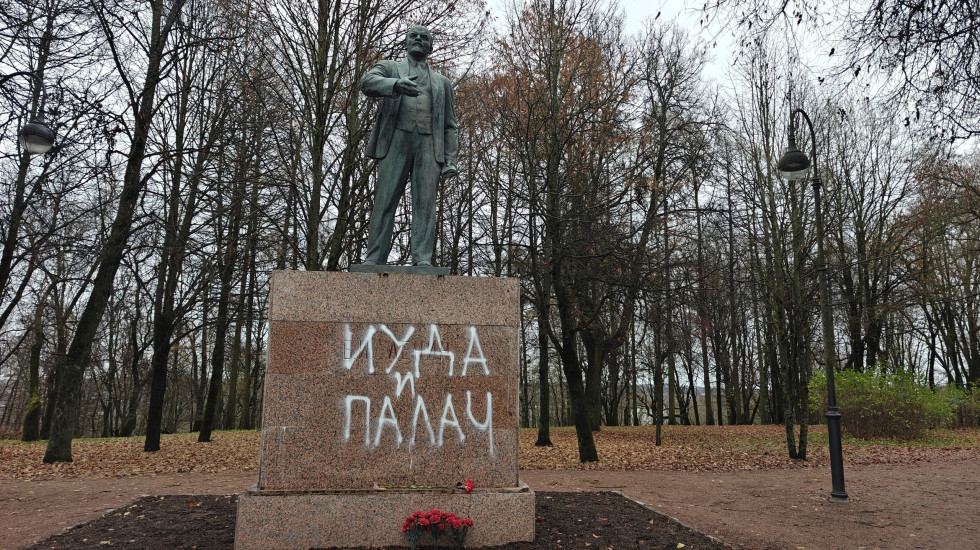 В Петербурге задержан мужчина за надпись на памятнике Ленину