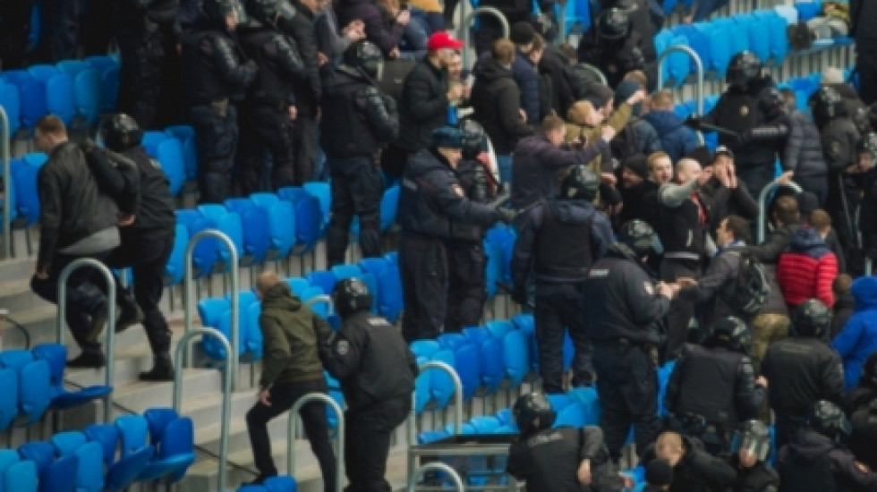 Фанаты «Зенита» радостным огнем заслужили арест и отлучение от футбола
