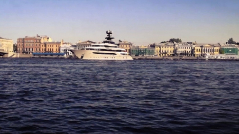 В Петербург зашла роскошная 95-метровая яхта Kismet миллиардера из США