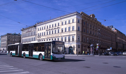 Умные светофоры помогают автобусам Петербурга идти в зеленой волне