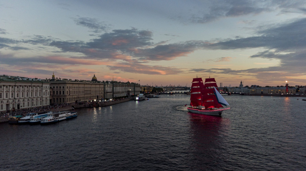 «Алые паруса» остановят судоходство на реках Петербурга