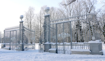 В Павловском парке завершили реставрацию Этюпских ворот