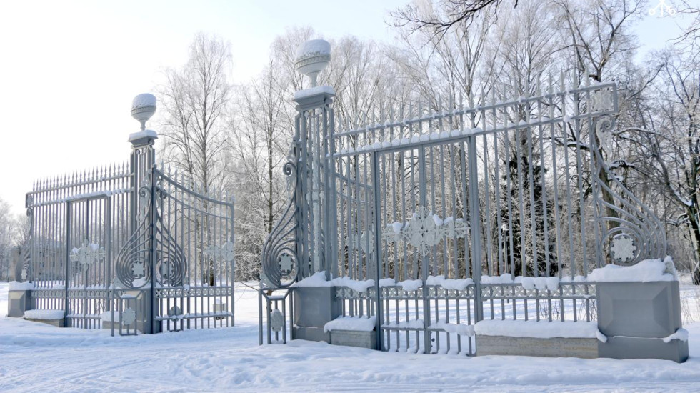 В Павловском парке завершили реставрацию Этюпских ворот