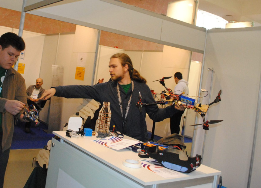 Студентка предложила бомбить борщевик жуком-долгоносиком