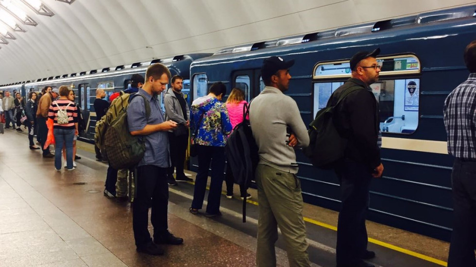 На «Выборгской» пассажирка упала под поезд