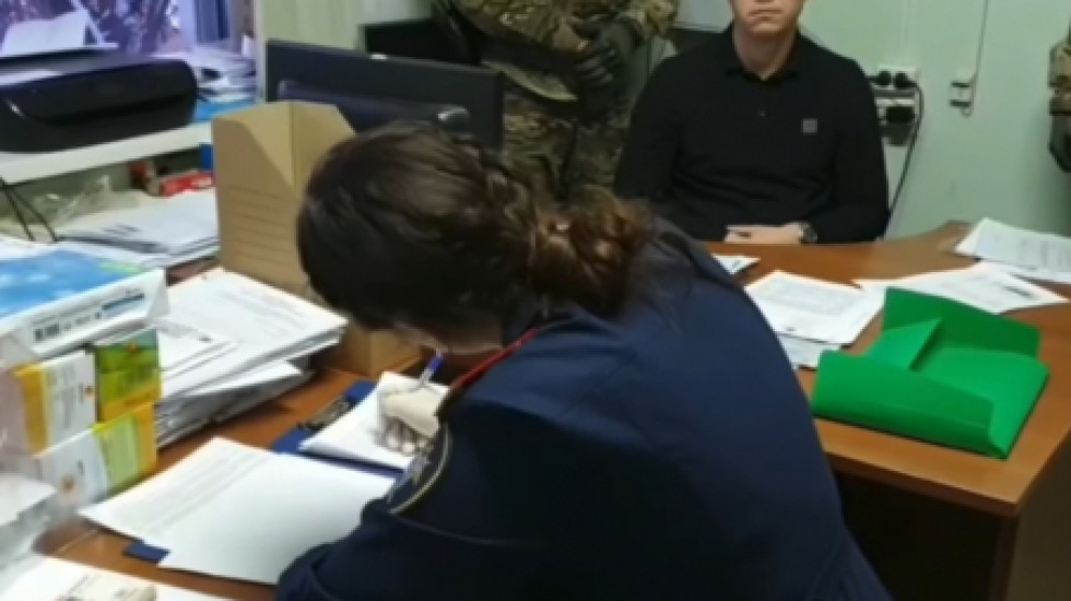 В возмущенной нелегалами Якутии полицейский укрывал мигрантов за деньги