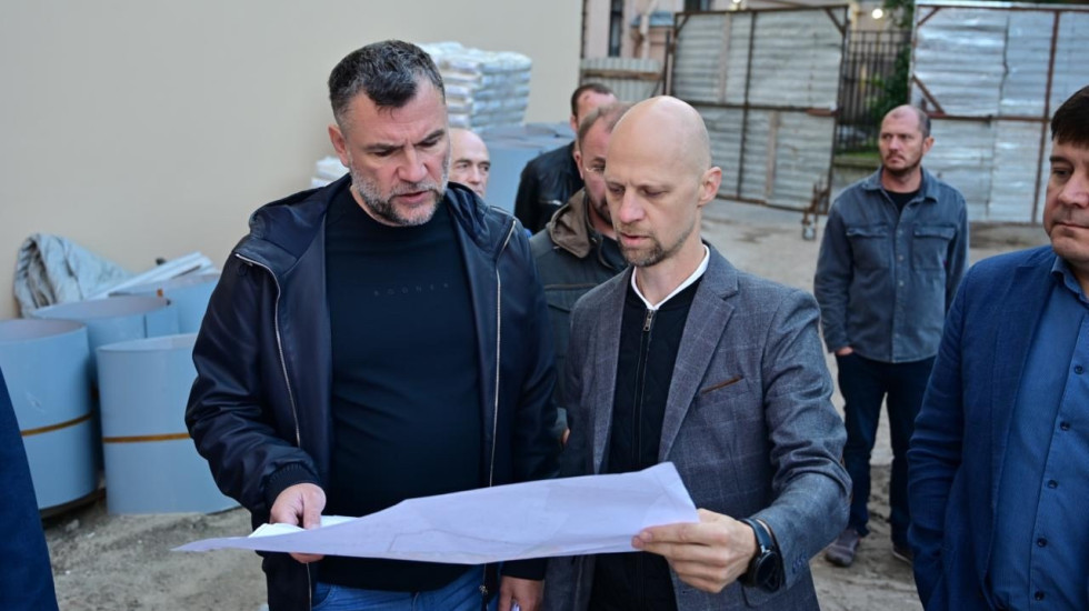 Подъезды в Северной столице становятся воистину парадными
