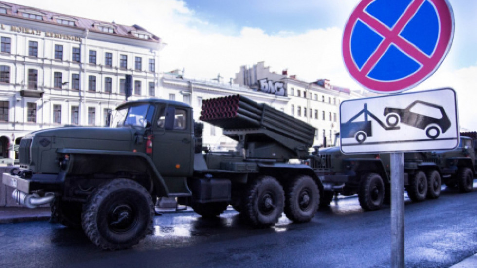 Россия сбавила военные расходы