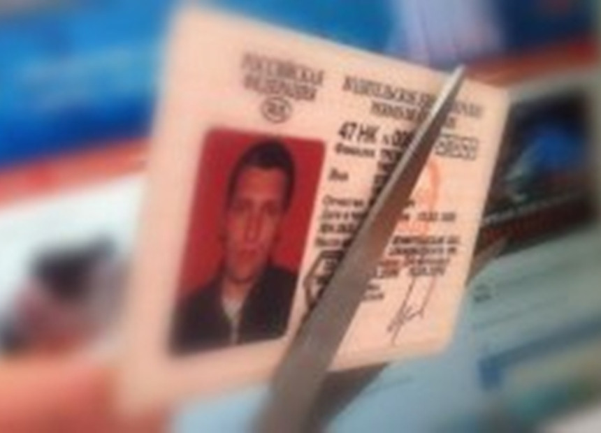 Заболевшие петербуржцы лишаются водительских прав