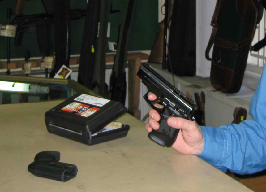 Юнцу дали срок за выстрел в лицо девочке в петербургском трамвае