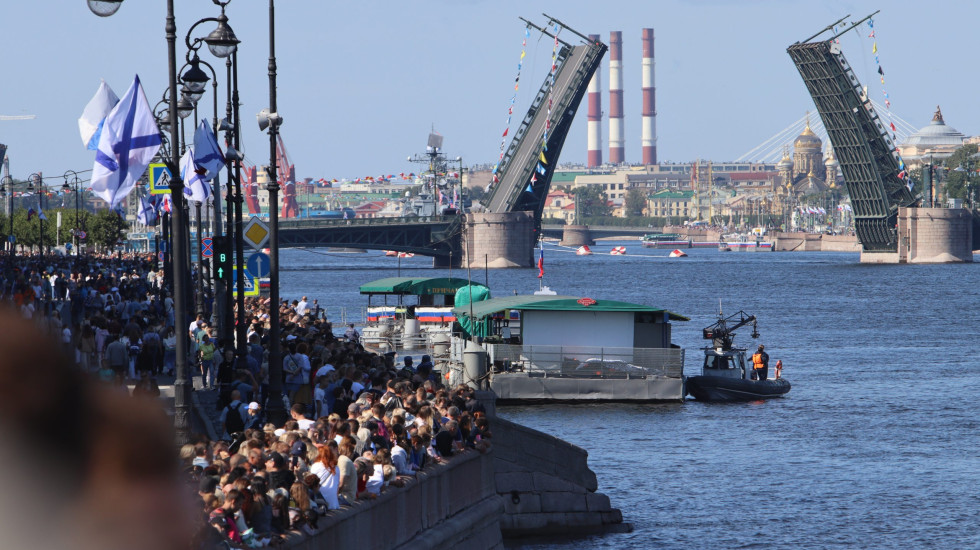 Четыре моста в центре Петербурга разведут днем 21 и 25 июля