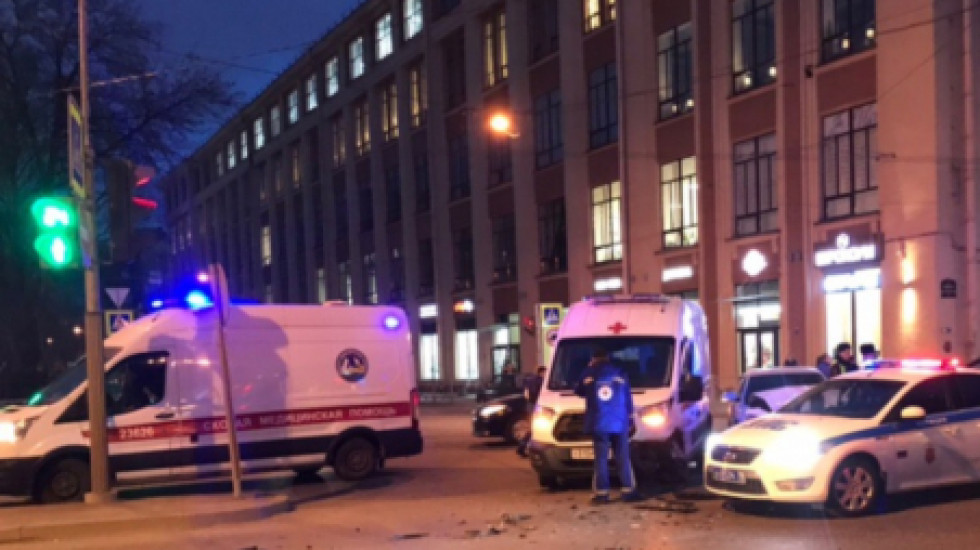 На проспекте Медиков в аварии «Скорой помощи» и «Шкоды» ранены два фельдшера