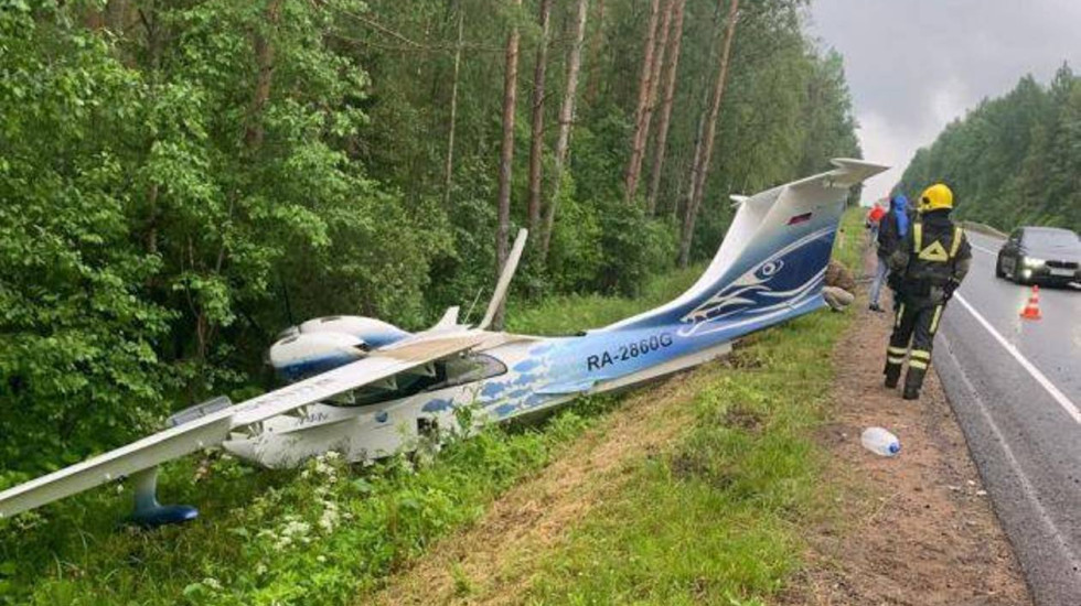 Самолет с отказавшим двигателем сел на шоссе А-120