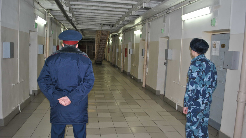 Суды арестовали 42 петербуржца за траур по Навальному*